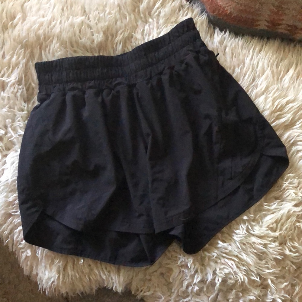 black TRACK THAT lululemon shorts 5in